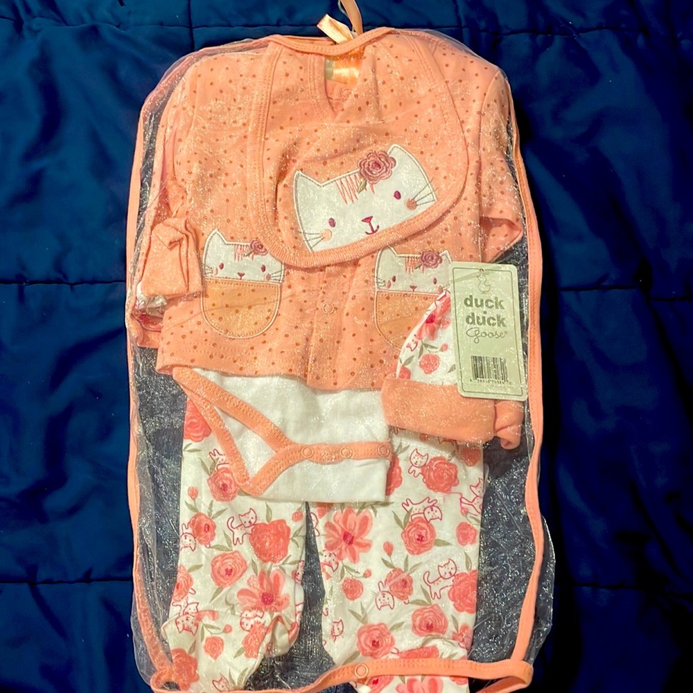 NWT Baby girl 8 piece set size 6-9 months